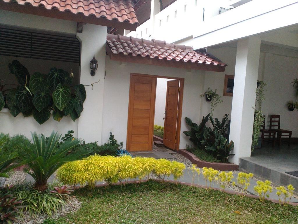 Reddoorz @ Letjend S. Parman Pacitan Hotel Exterior photo